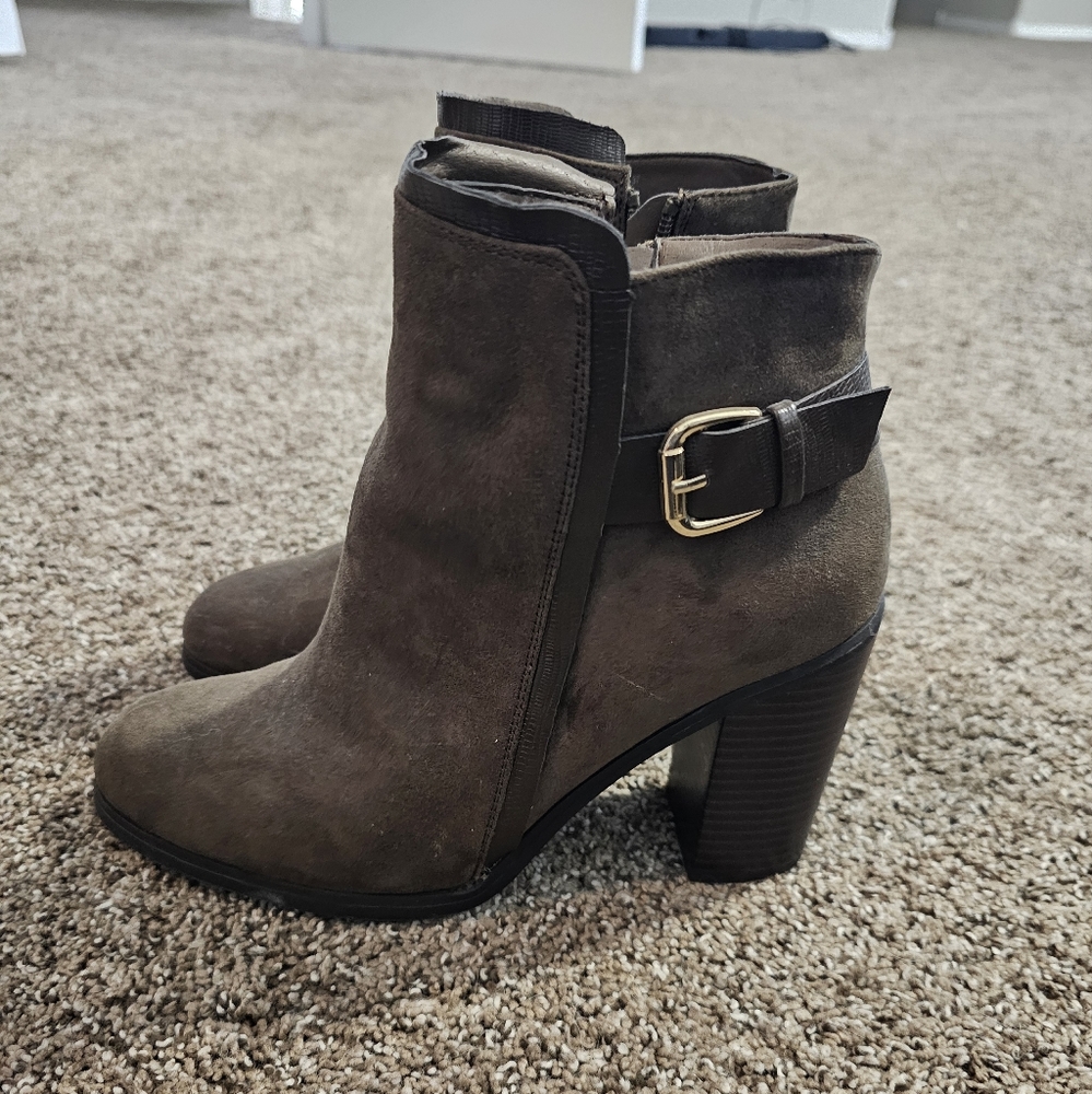 Shoe dazzle bootie